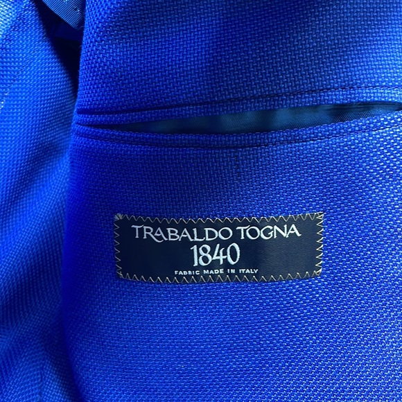 Perfect & gorgeous! Unconstructed blue blazer. Top of the chain! 3 button. - Picture 10 of 16